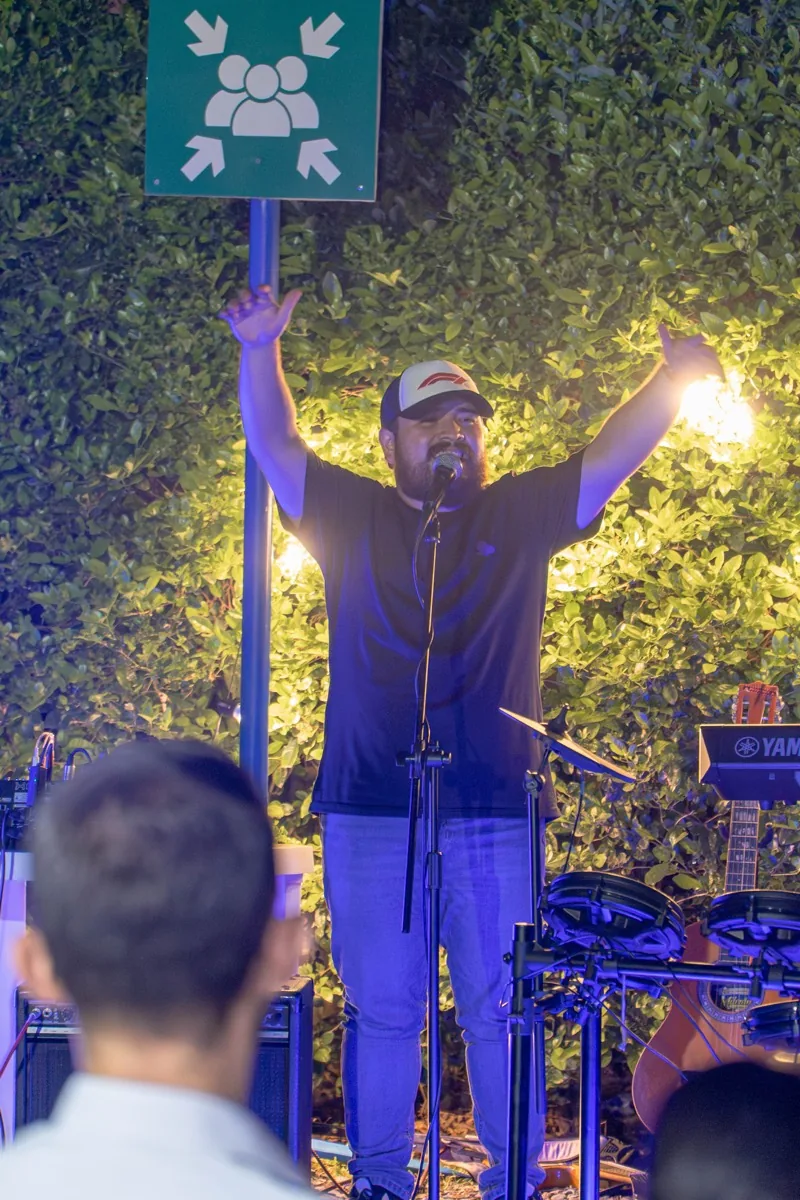 Comunidad Fares en un evento nocturno